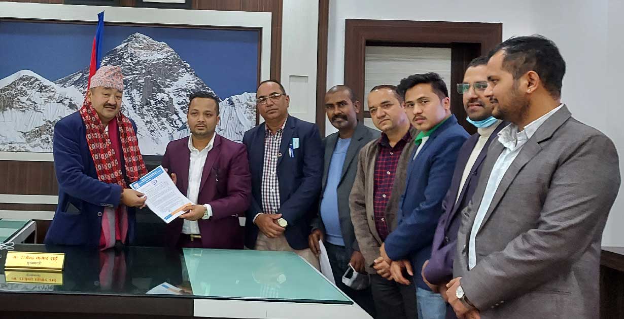 मुख्यमन्त्री राईलाई इक्यान पूर्वाञ्चलद्वारा ध्यानाकर्षण