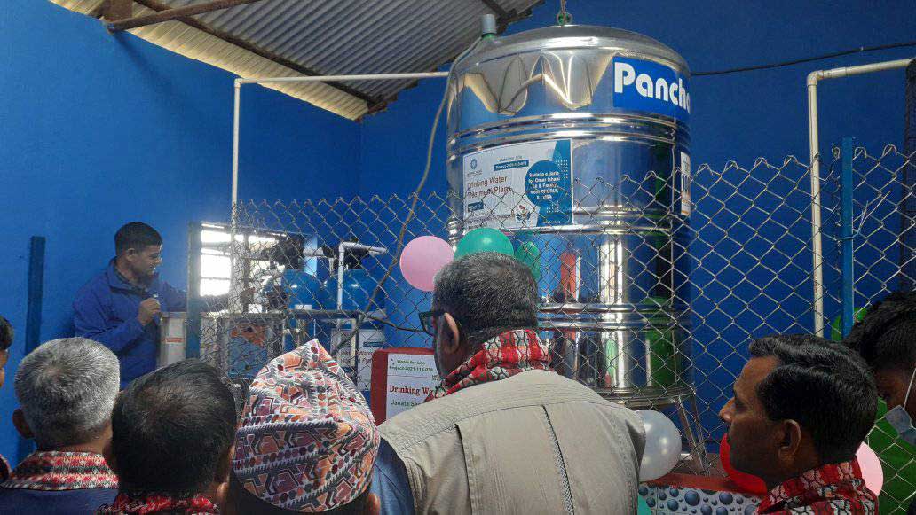 खानेपानी प्लान्टको मन्त्री कार्कीद्वारा उद्घाटन