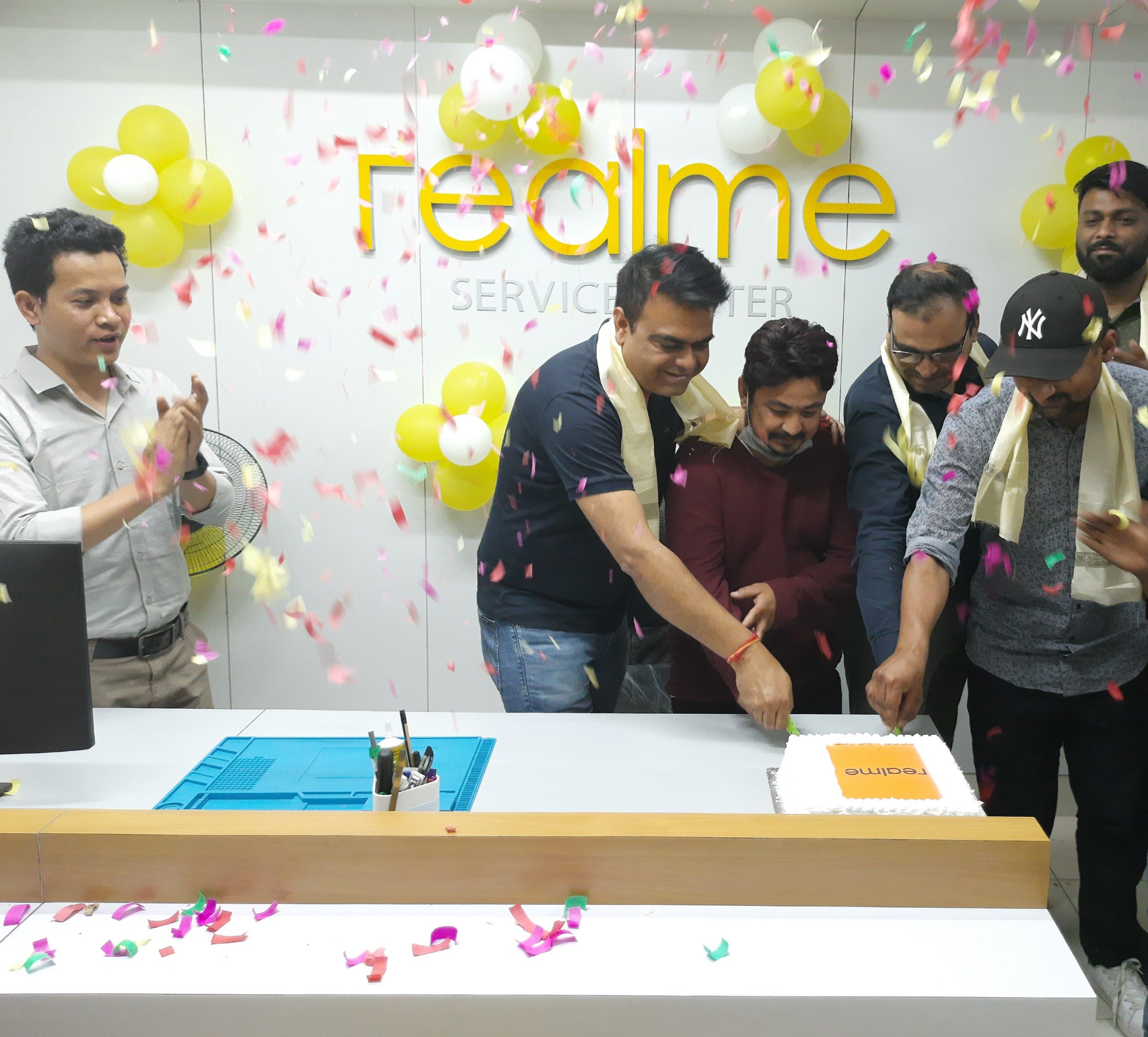 सुर्य कम्प्लेक्समा ‘रियलमी’ मोबाईलको सर्भीस सेन्टर