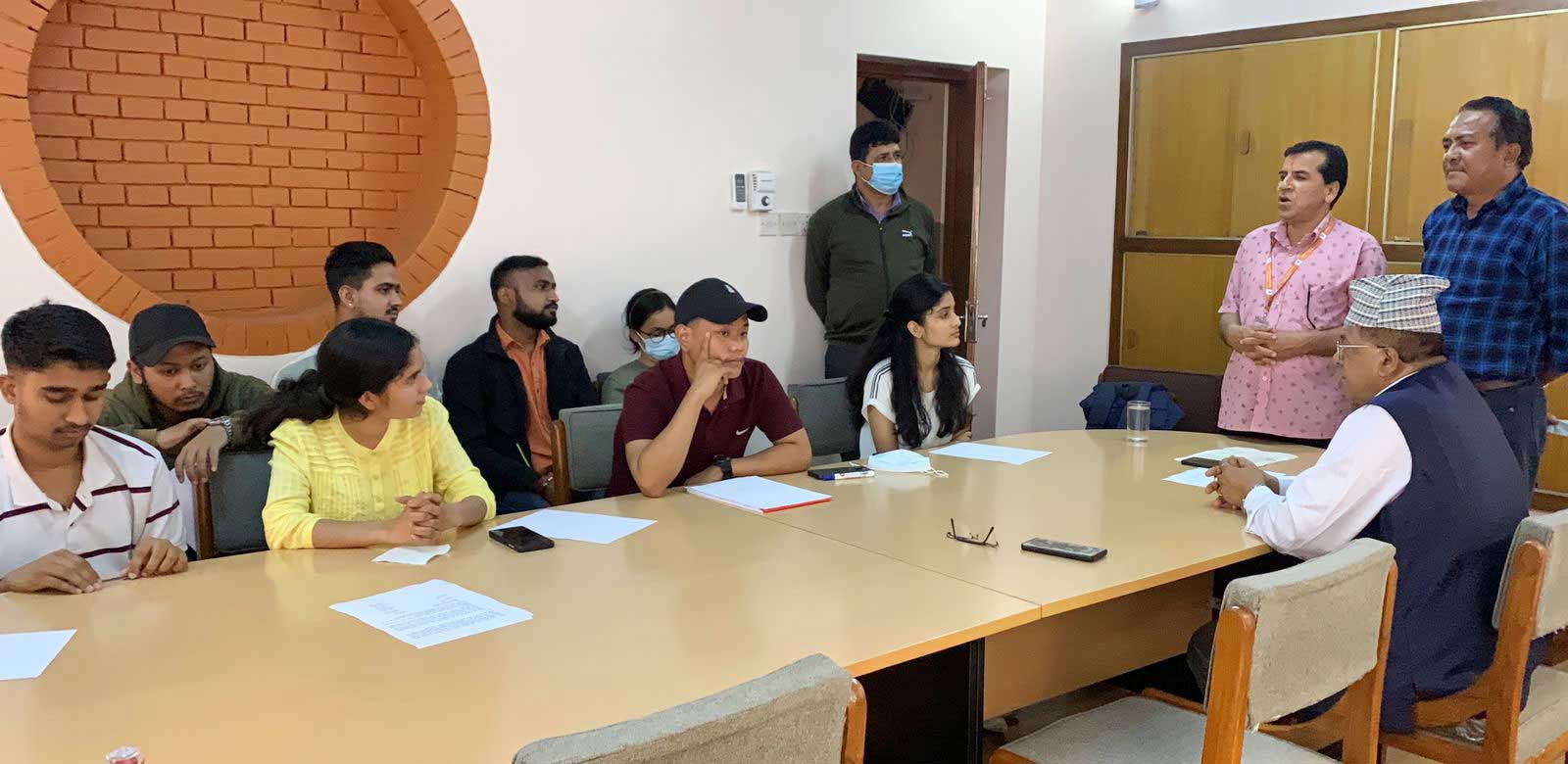 पढाई छुटेका विद्यार्थीका लागि नोबेलले बेग्लै कक्षा सञ्चालन गर्ने