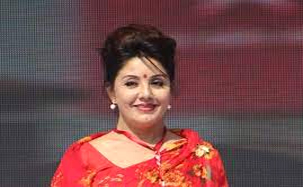 एमाले प्रवेश गर्दै नायिका करिष्मा