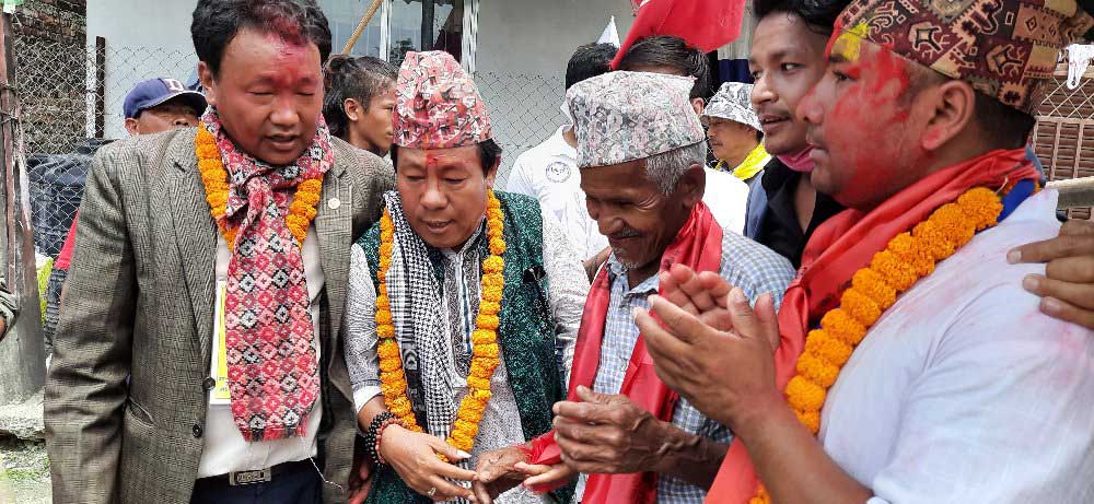 धरानमा दलहरुले गरेको वाचा पूरा गर्न मतदाताको माग