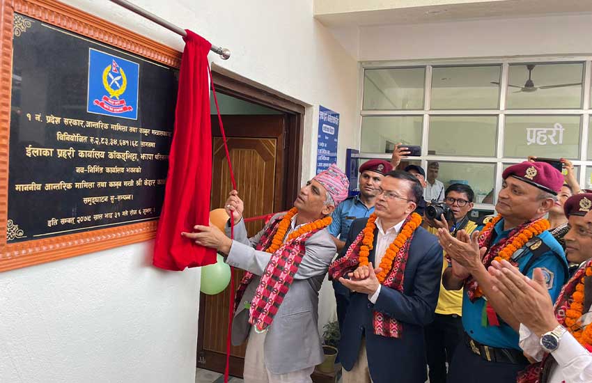 आन्तरिक मामिला तथा कानुन मन्त्री कार्कीले गरे इलाका प्रहरी कार्यालय काँकरभिट्टाको भवनको उदघाटन