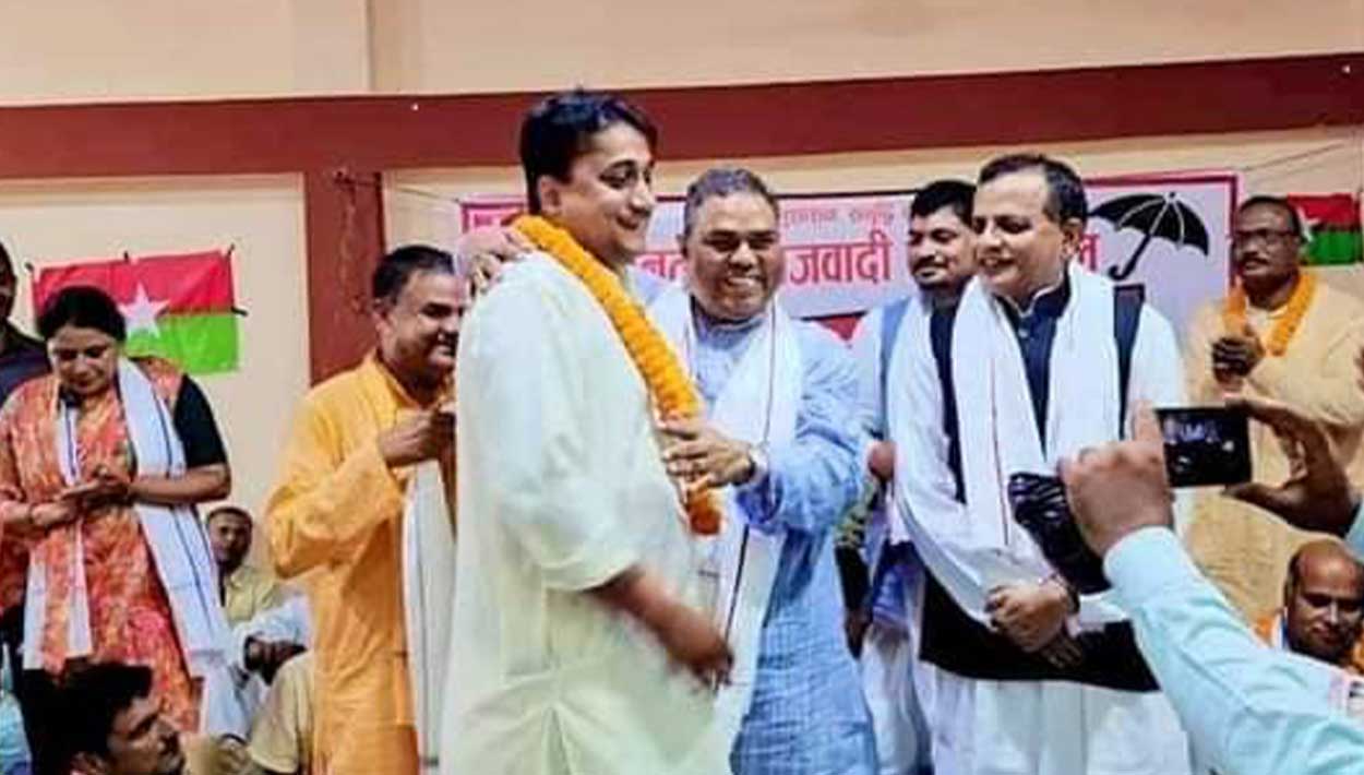 मधेश प्रदेशका मुख्यन्यायधिवक्ता दीपेन्द्र झा जसपा प्रवेश