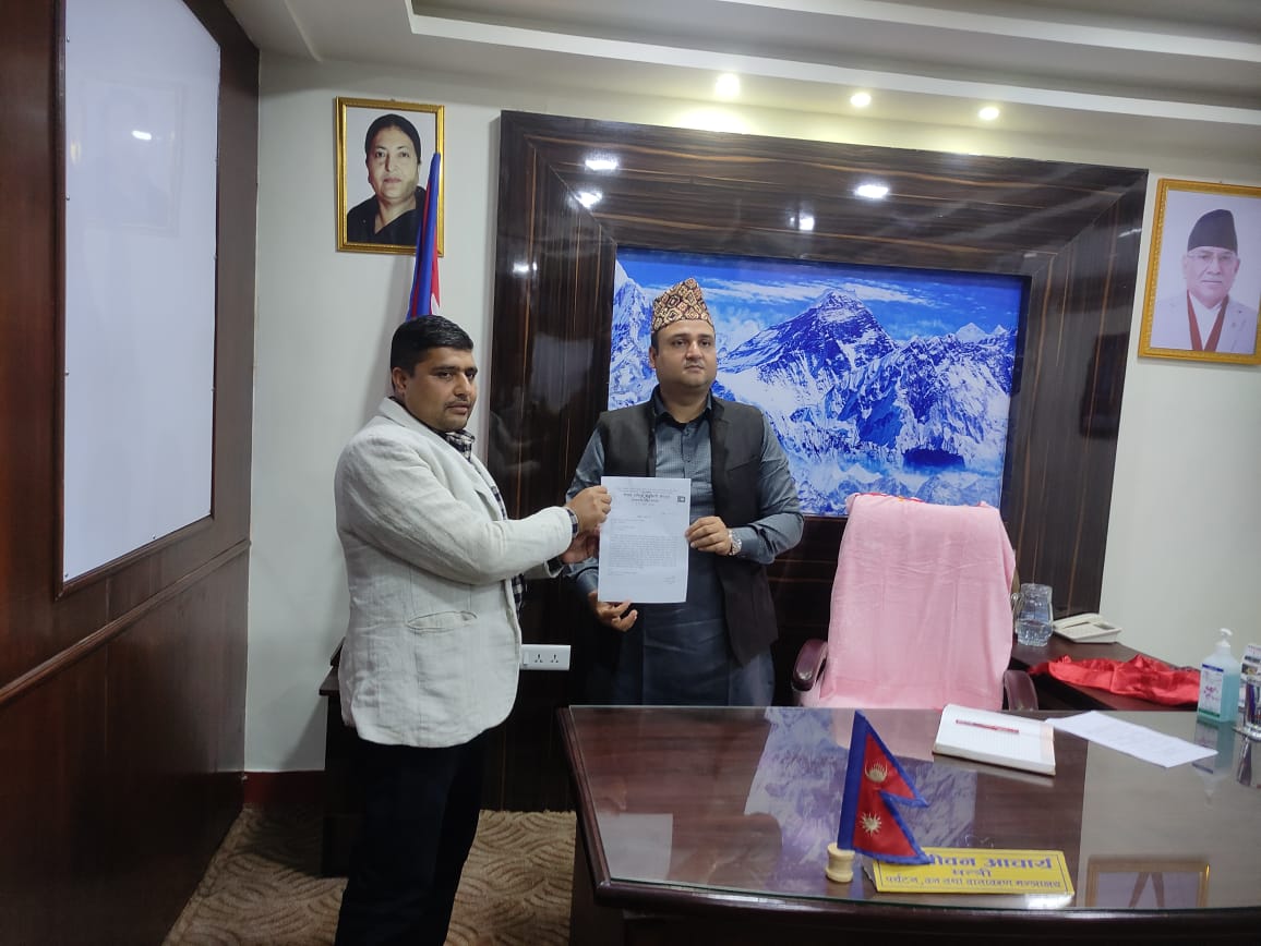 बढुवा नपाएको भन्दै ‘फरेष्टर’ले बुझाए संघीय मामिलामन्त्रीलाई ज्ञापनपत्र