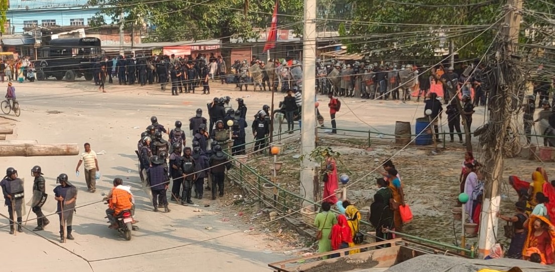 इनरुवामा पिडित र प्रहरीबीच झडप , प्रहरीसहित तीनजना घाइते