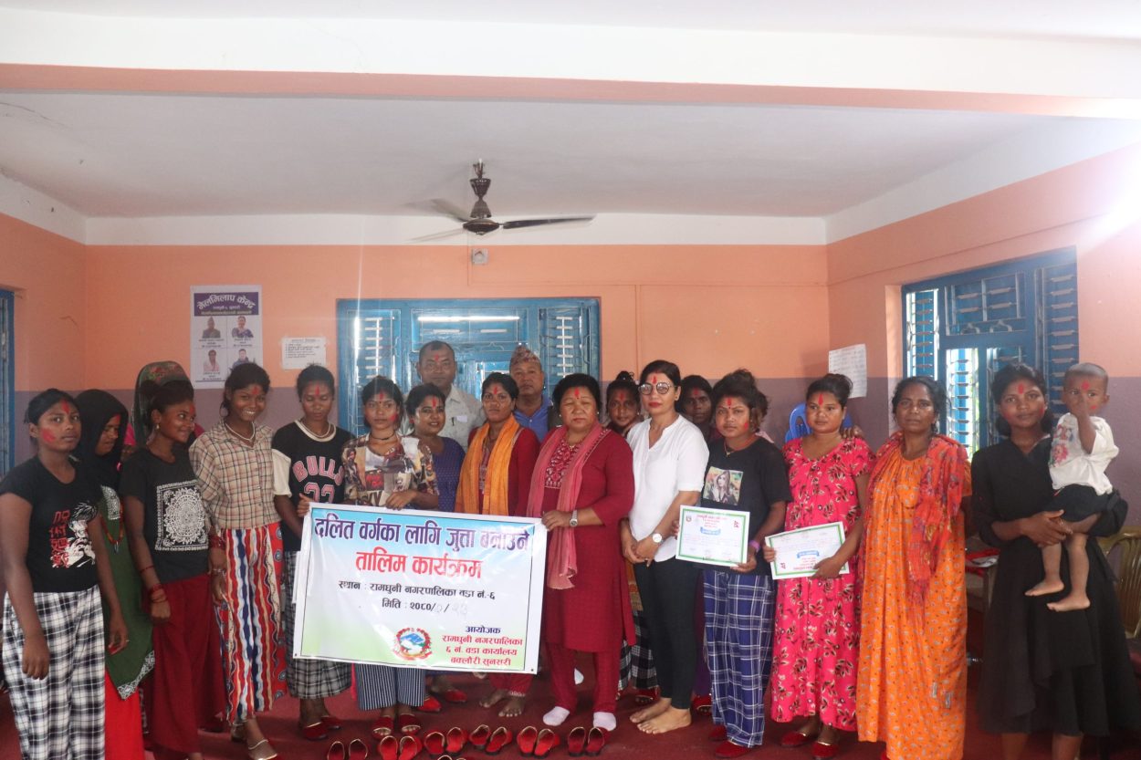 रामधुनी ६ मा दलित महिलाहरुका लागि जुत्ता बनाउने तालिम