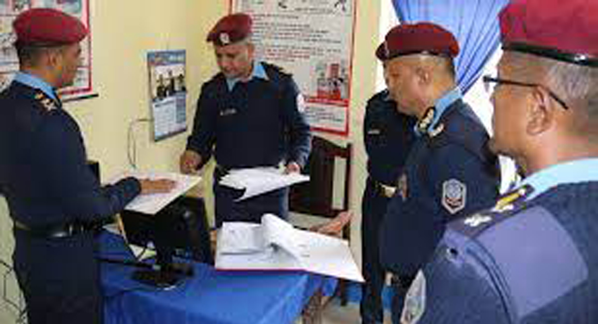 प्रमुख प्रहरी राजेशनाथ बास्तोलाले गरे जिल्ला प्रहरी कार्यालय सोलुखुम्बुको निरीक्षण भ्रमण