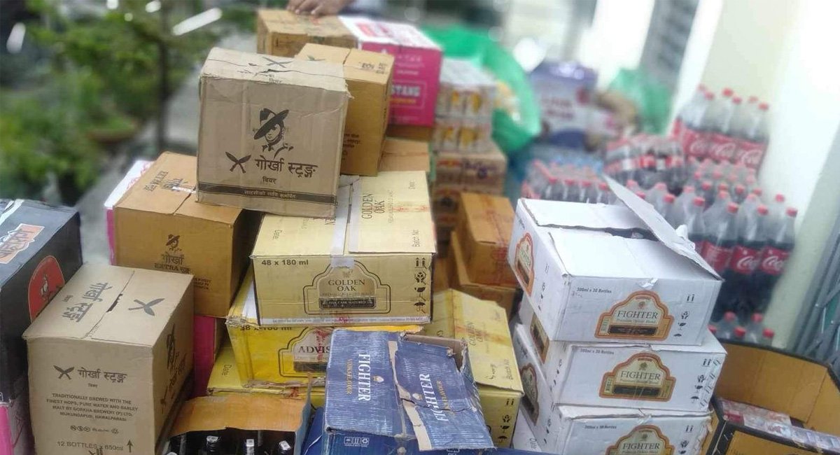 झापाबाट विहार लाँदै गरेको ३ लाखको मदिरा बरामद