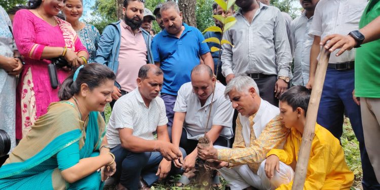 जनावरमैत्री जंगलका लागि वृक्षारोपण