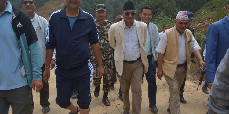  गृहमन्त्री लेखकद्वारा काभ्रेपलाञ्चोकको बाढी पहिरो प्रभावित क्षेत्र स्थलगत निरीक्षण