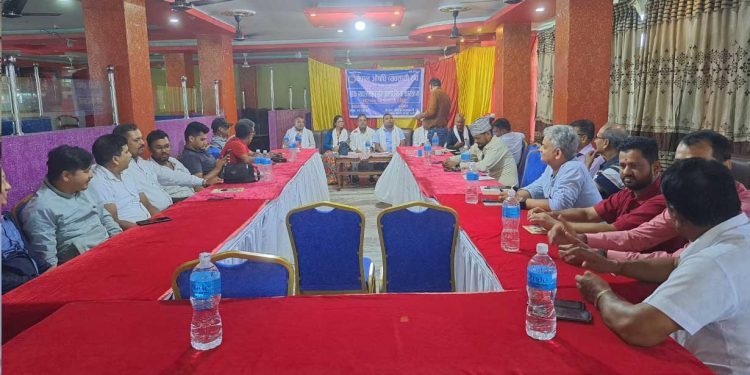 स्वास्थ्य बीमाका कारण कारोबार घट्दो, लगानी जोखिममा परेको औषधि व्यवसायीको गुनासो