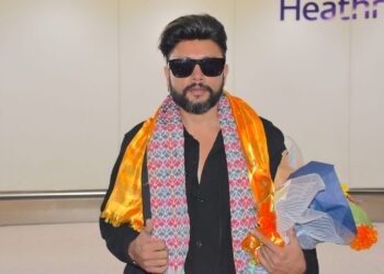 दुर्गेश थापा पहिलोपटक बेलायतमा, ‘दुस्मन हेरेको हेर्यै यूके टुर’ सुरु
